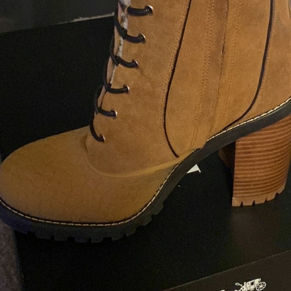 NWT Coach Haven Winter B Two Tone Block Heels Lug Coach Snow Boot - Picture 6 of 8